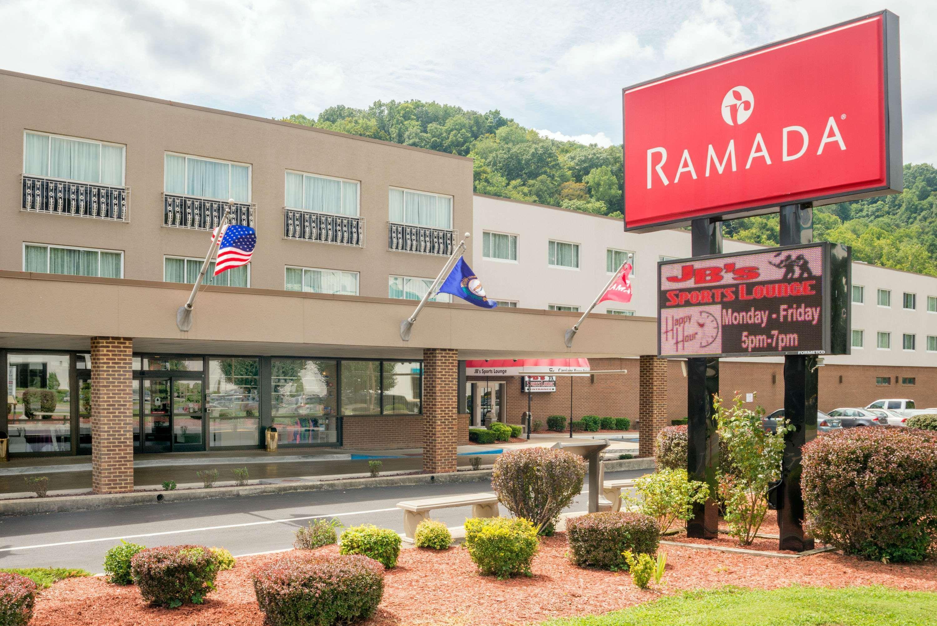 Ramada By Wyndham Paintsville Hotel & Conference Center Extérieur photo